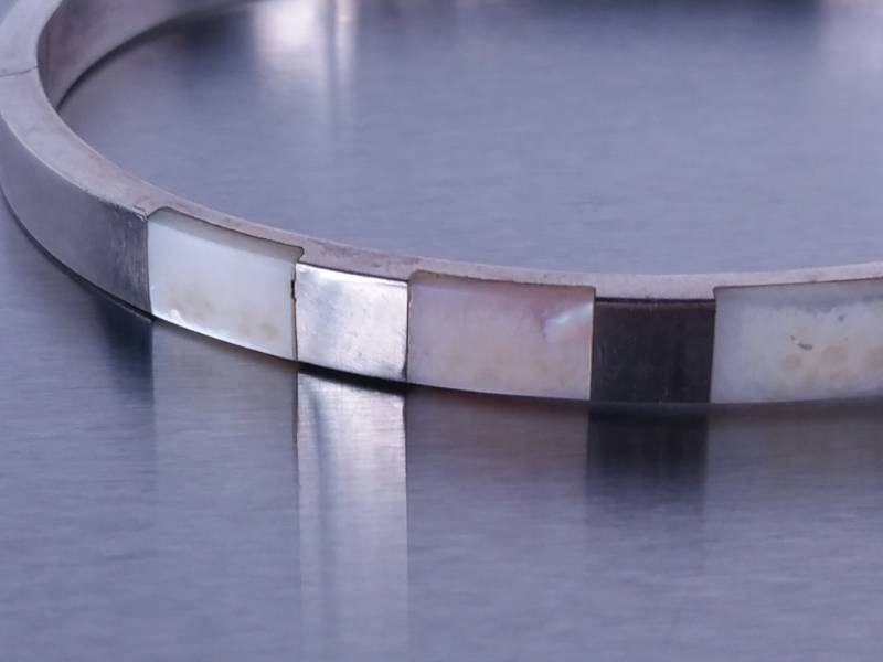 lot 108 image: Ladies Bangle Bracelet