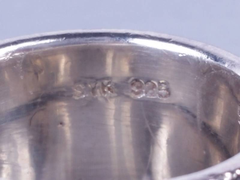 lot 111 image: Ladies Designer Ring