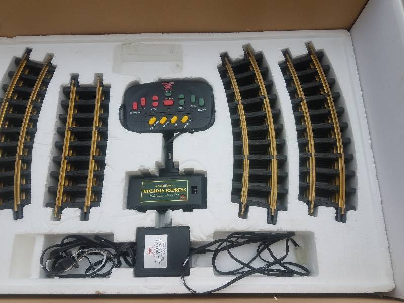 lot 15 image: Holiday Express...Animated train set
