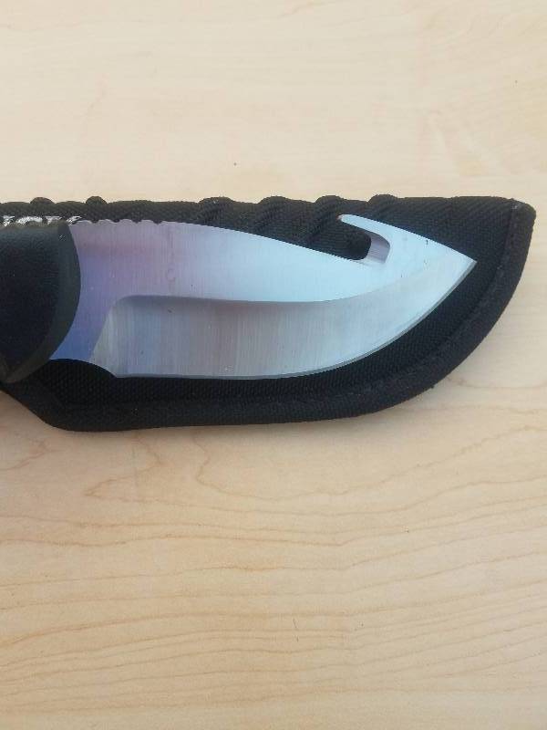 lot 4 image: Buck Skinning Knife....New