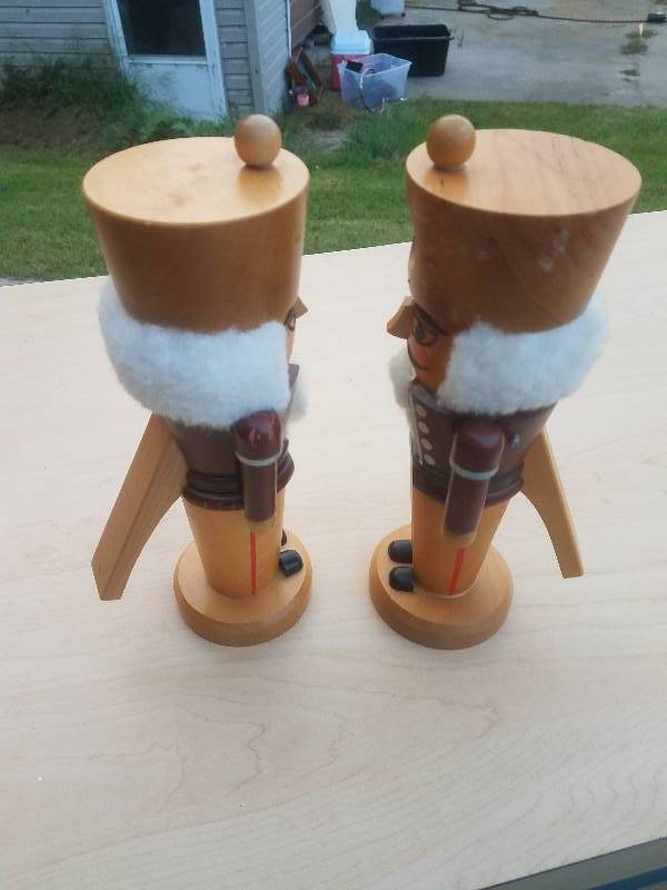 lot 14 image: Nut Crackers