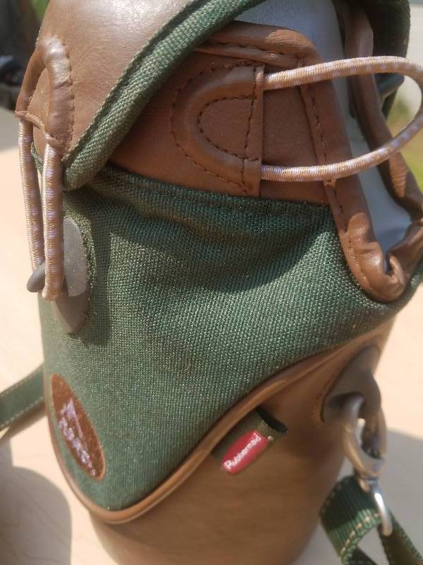 lot 37 image: Cool Carriers by Rubbermaid