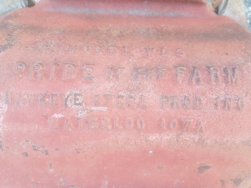 lot 30 image: Vintage Electric Hog Watere...or Great yard art