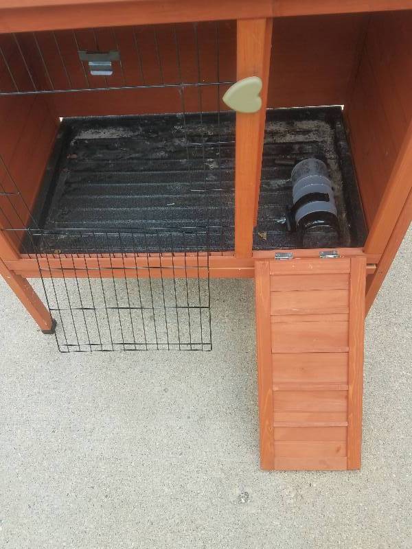 lot 36 image: Rabbit House WWaterer