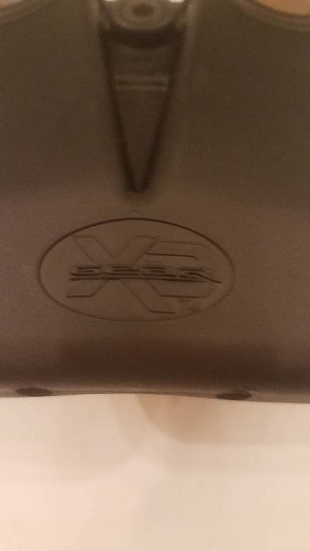 lot 62 image: 9 MM Ammo clips in case