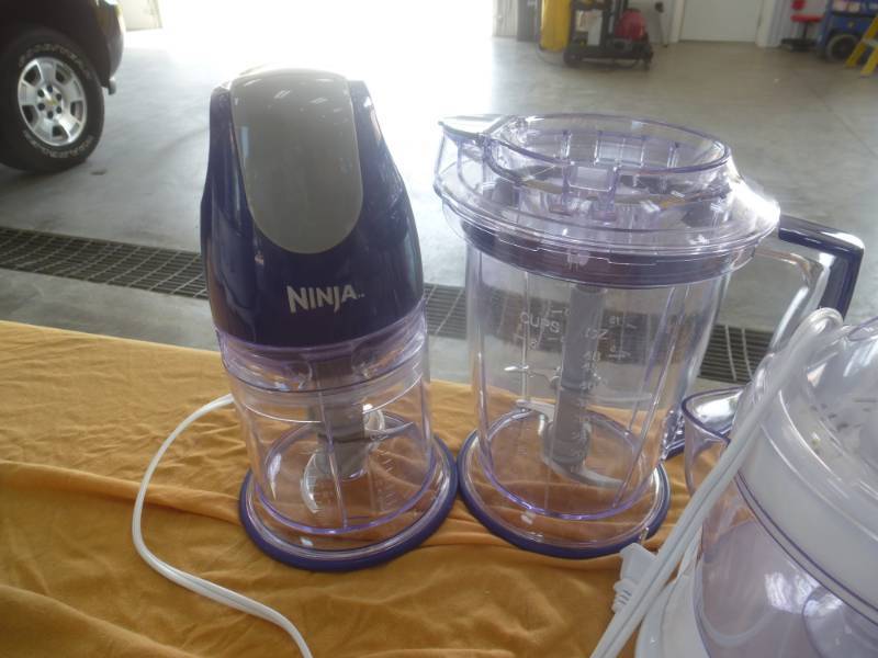 lot 35 image: The Bullet System Food Processor