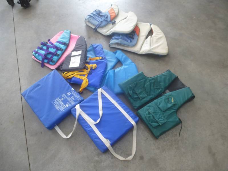 lot 36 image: Assorted Life Jackets