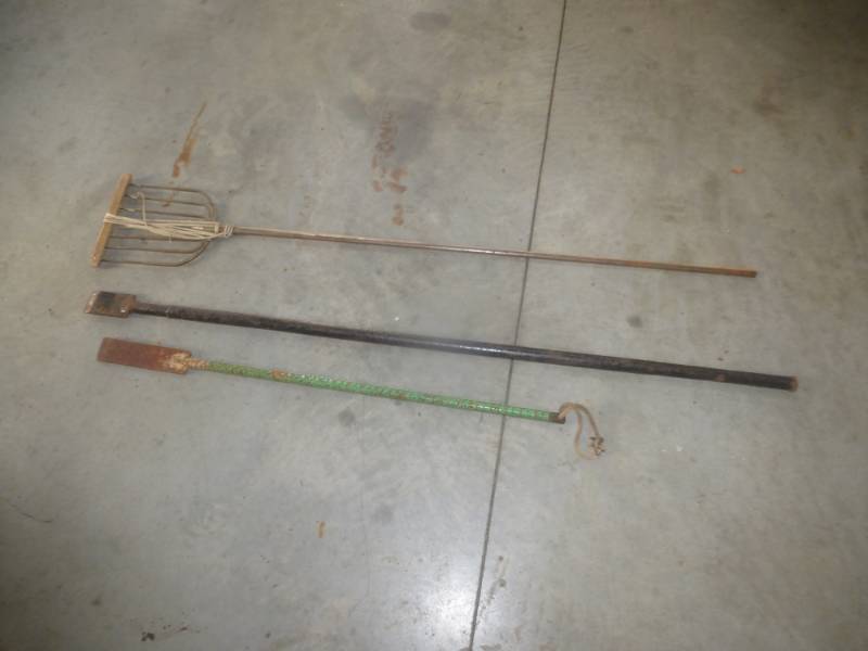 lot 29 image: Fish Spear & Chisels