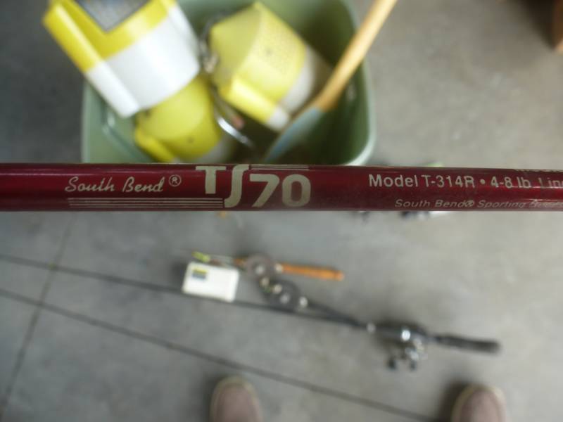 lot 7 image: Bait Buckets & Rods