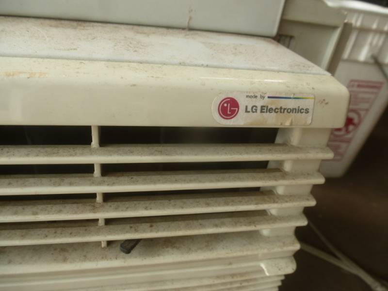 lot 12 image: Gold Star Air Conditioner