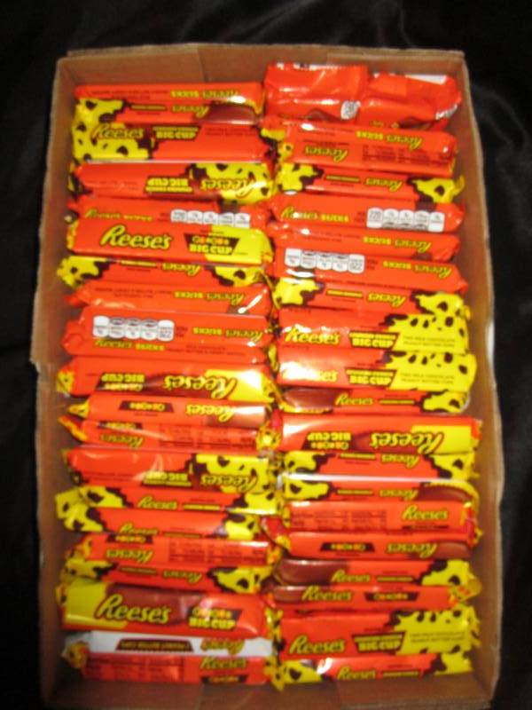 lot 61 image: 42 Various Reeses Crunchy cookie, P&B cups