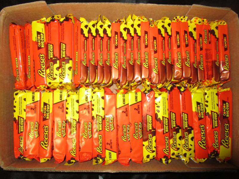 lot 62 image: 42 Various Reeses Crunchy cookie, P&B cups