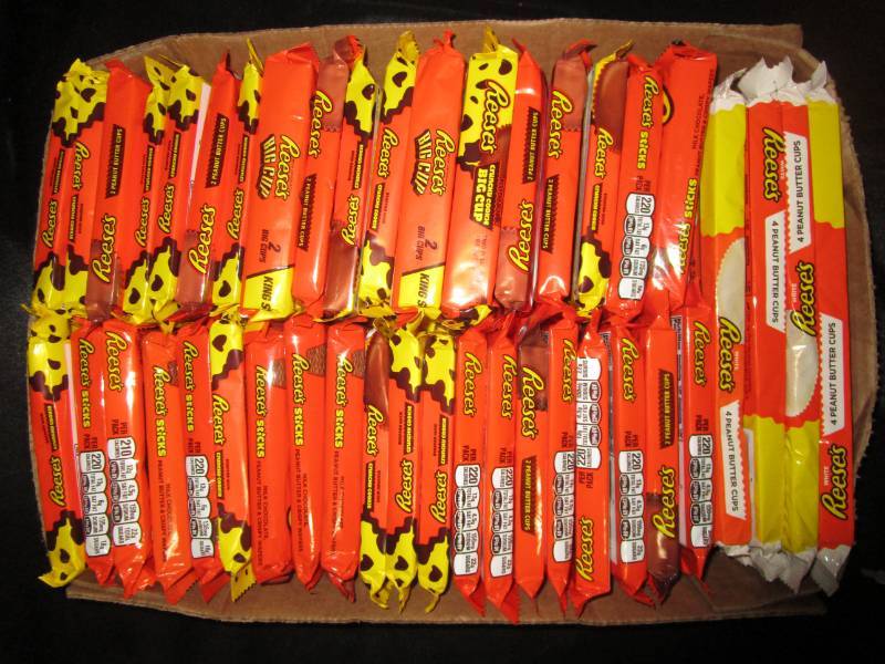 lot 63 image: 42 Various Reeses Crunchy cookie, P&B cups
