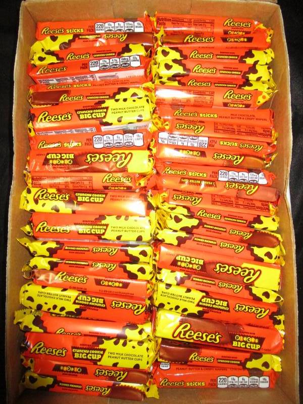 lot 64 image: 42 Various Reeses Crunchy cookie, P&B cups