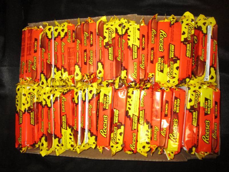 lot 67 image: 42 Various Reeses Crunchy cookie, P&B cups