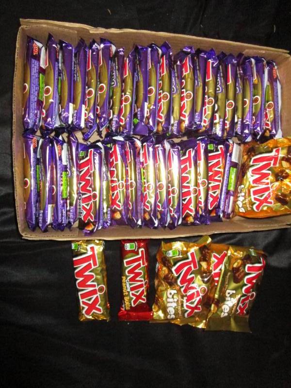 lot 81 image: 40 Various Twix Twix Unwrapped Bites, Twix w dark Chocolate