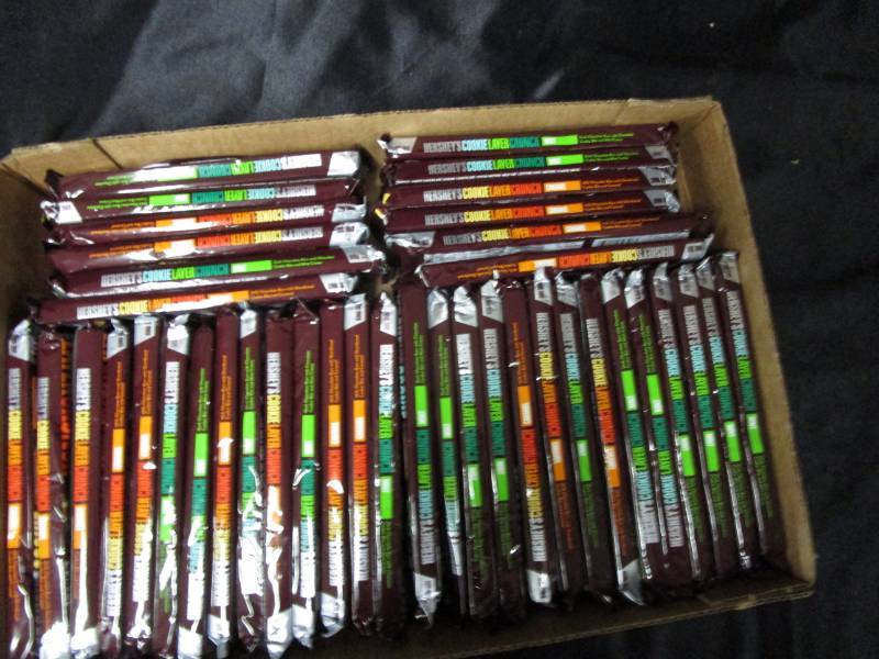 lot 83 image: 40 Hershey Cookie Layer crunch two kinds - Caramel and Mint KING SIZE