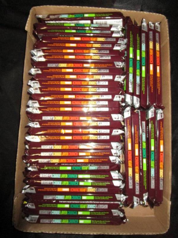 lot 85 image: 40 Hershey Cookie Layer crunch two kinds - Caramel and Mint KING SIZE