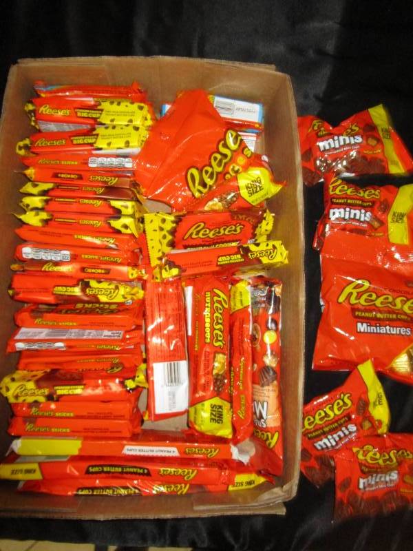 lot 91 image: 40 Various Reeses Crunchy cookie, P&B cups