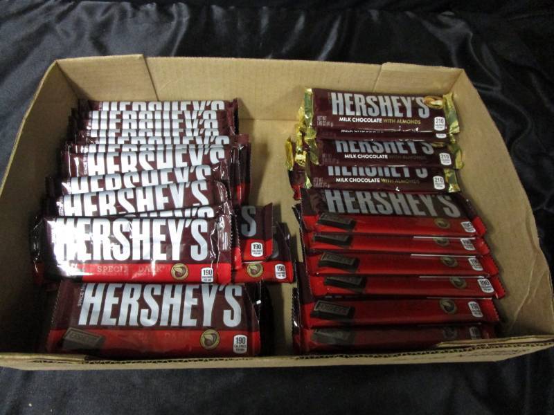 lot 97 image: 40 HERSHEYS Candy Bars
