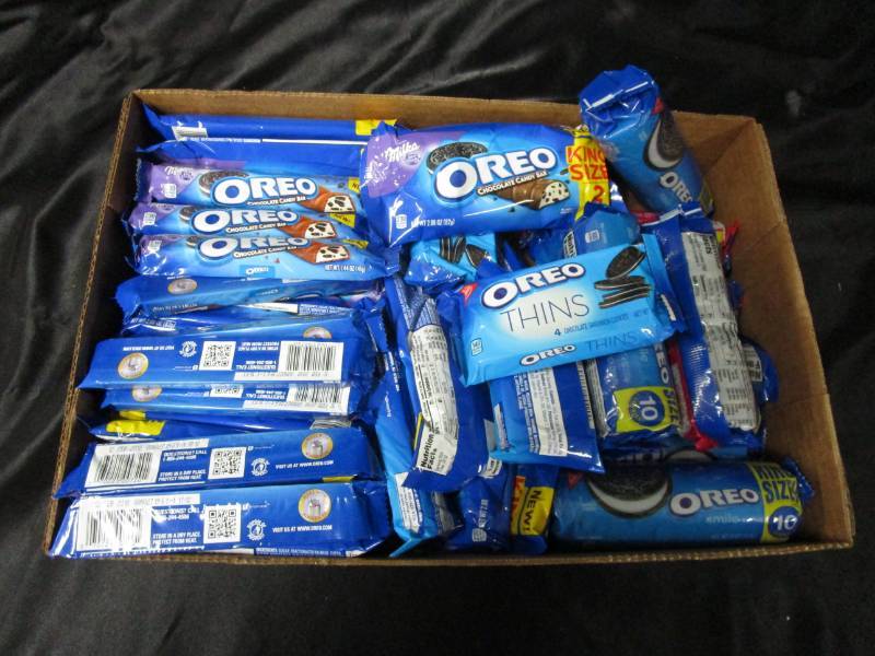 lot 101 image: 40 Various Size and Flavor Oreos
