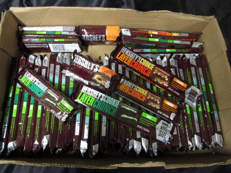 lot 104 image: 40 Various HERSHEY bars