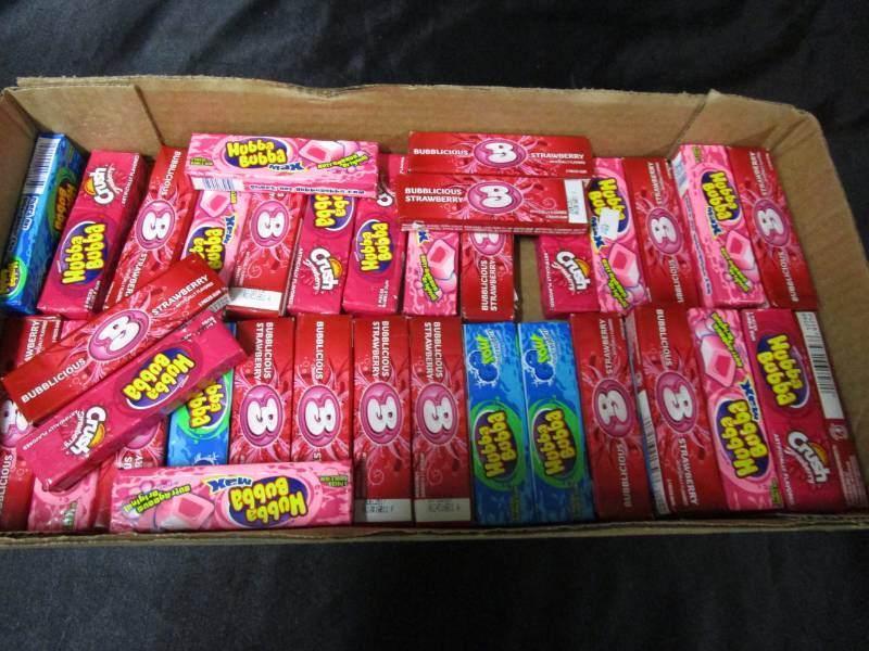 lot 118 image: 40 Packs of Bubble Gum Various Flavors and Brands