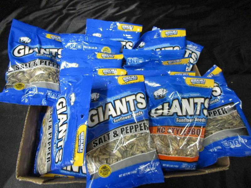 lot 124 image: 15 5oz Bags of GIANTS Sunflower Seeds Various Flavors