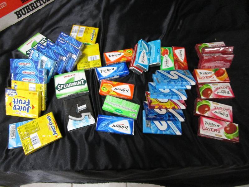 lot 125 image: 40 Packs of Gums Various flavors and brands