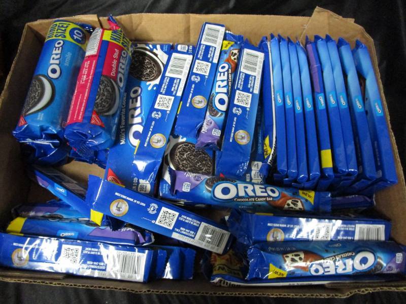 lot 126 image: 40 Various size and Flavor Oreos