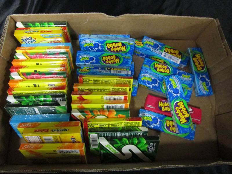 lot 137 image: 40 Packs of Gum Various Flavor and Size