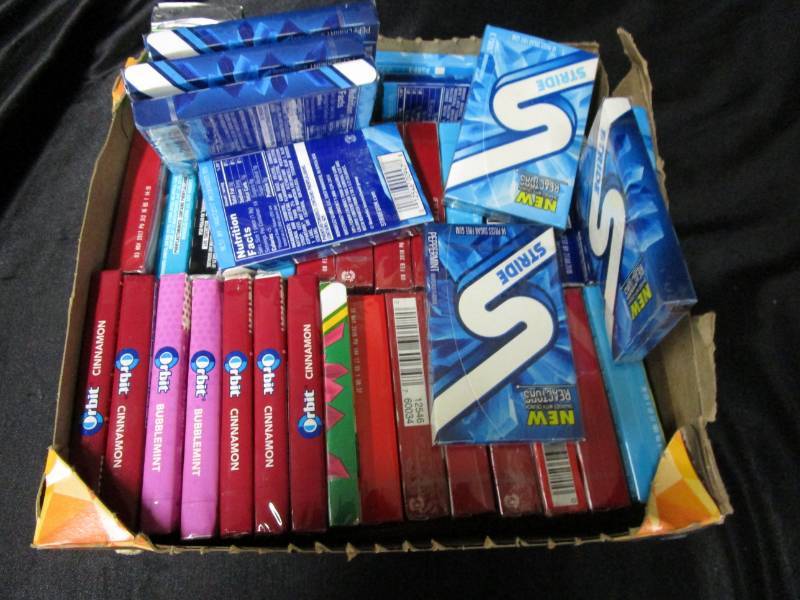 lot 138 image: 40 Packs of Gum Various Flavor and Size