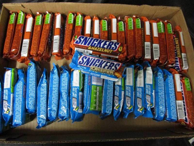 lot 140 image: 40 Snickers Various Size and Flavors