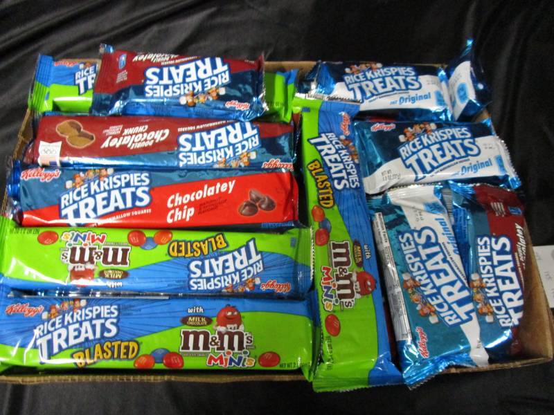 lot 143 image: 40 Various sized and Flavor Rice Krispie Treats
