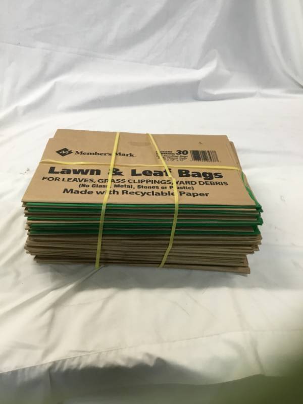 2 packages of Members Mark Paper Lawn and leaf bags 30 ct (60 total) 2 ply heavy duty self standing.