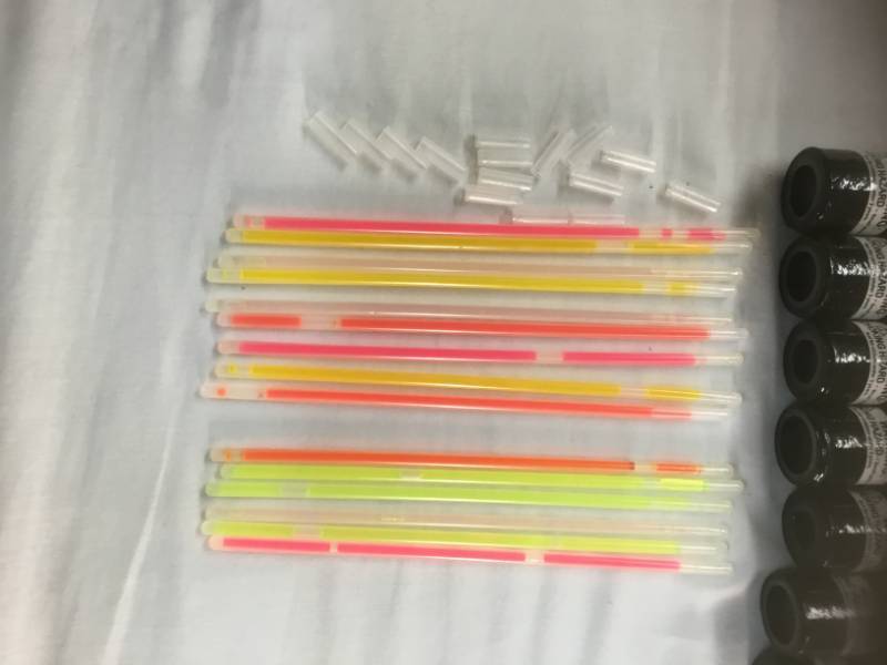8 packs of Glow Sticks with 15 Bracelets with 15 connectors - 5 Colors