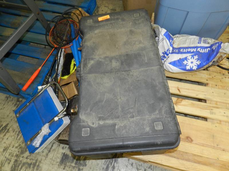 lot 165 image: STORAGE TOTE WITH BADMINTON SET, BLEACHER SEAT, ICE MELT AND RUG