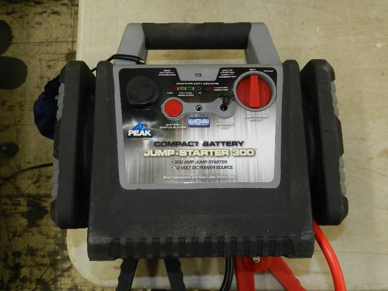 lot 172 image: PEAK COMPACT BATTERY JUMP STARTER