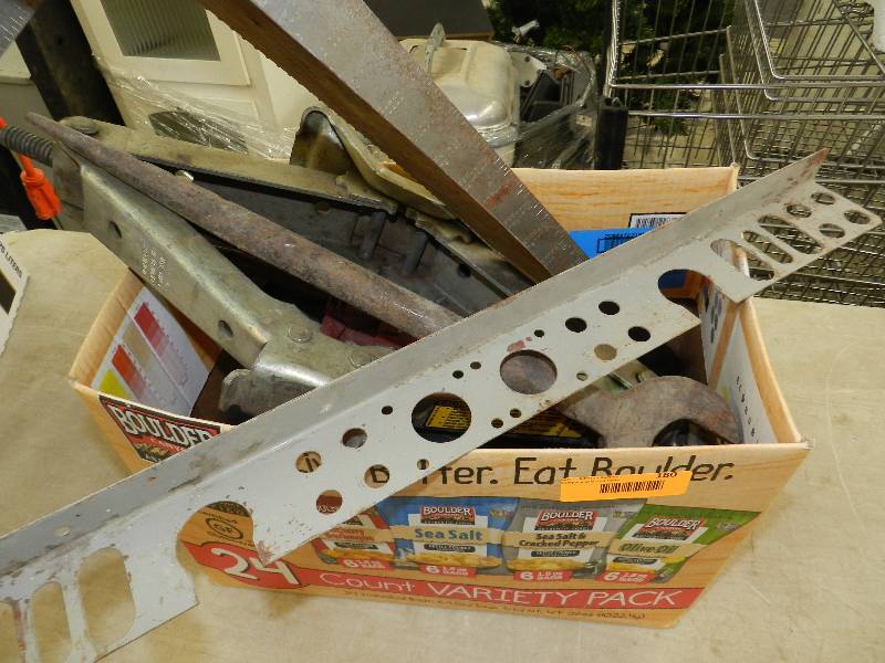 lot 180 image: BOX OF MISC TOOLS