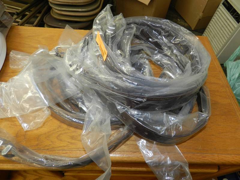 lot 188 image: 10 LEATHER BELTS, SIZE 32