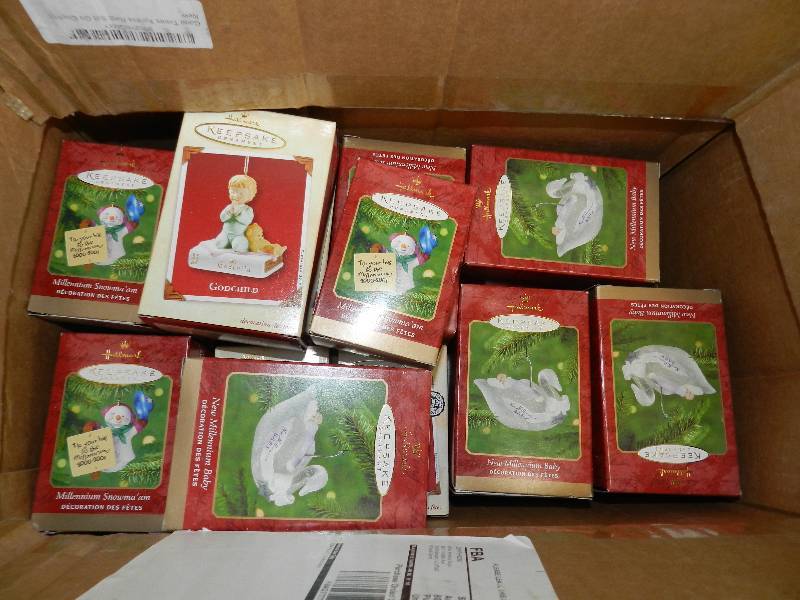lot 196 image: BOX OF KEEPSAKE ORNAMENTS
