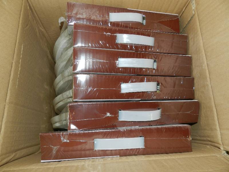 lot 227 image: SIX PLASTIC ELONGATED TOILET SEATS, NEW IN PKG