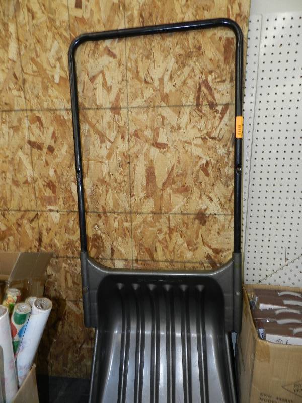 lot 229 image: SCOOP SHOVEL