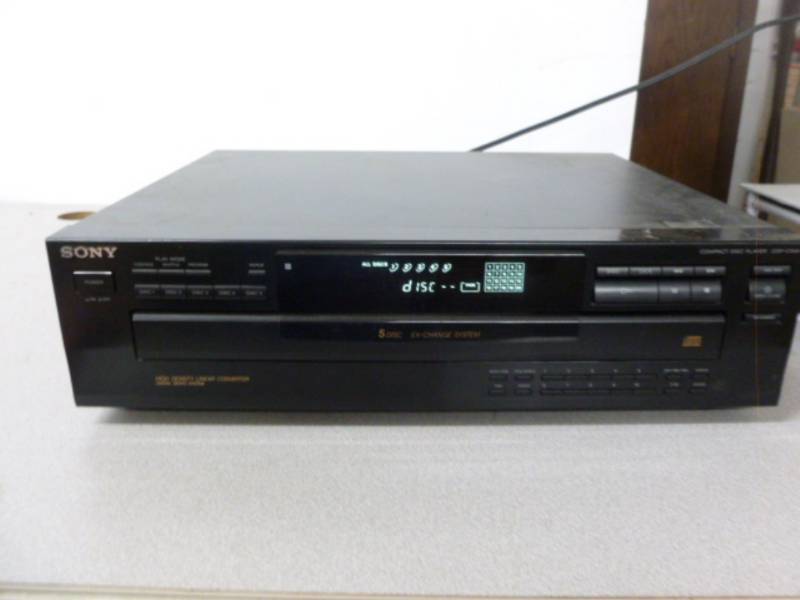lot 7 image: Sony CD Player