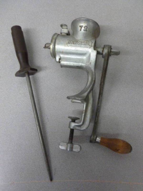 lot 16 image: Vintage Meat Grinder