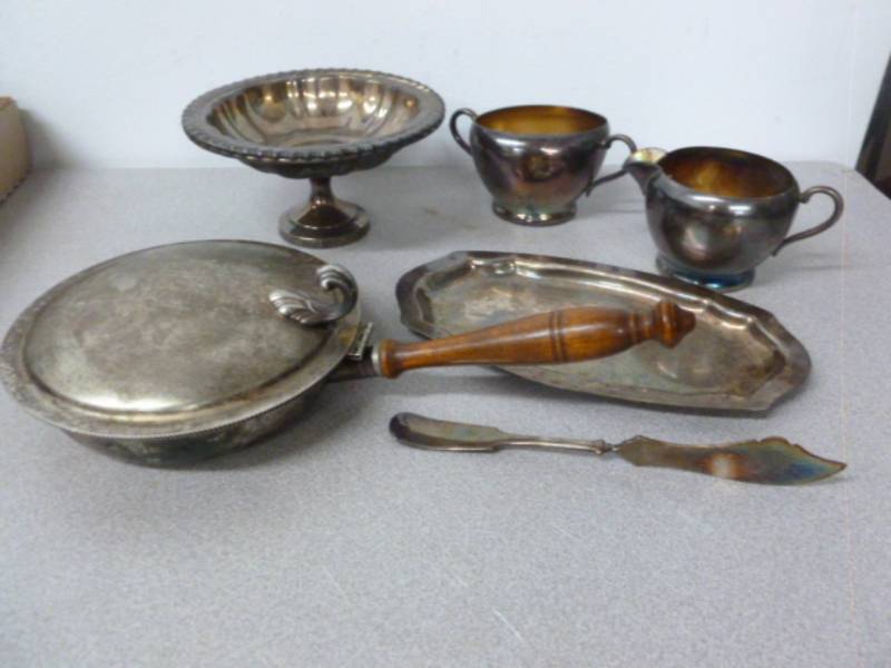 lot 80 image: Vintage Serving Set