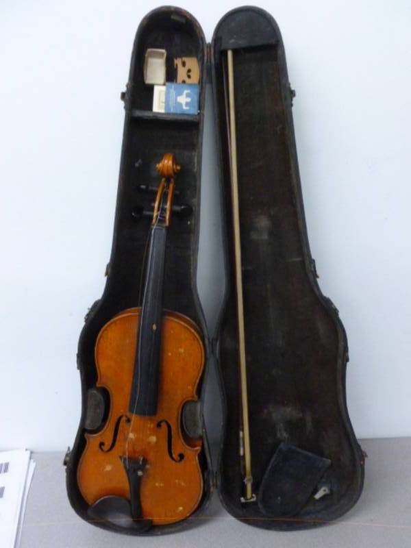 lot 84 image: Antique Violin