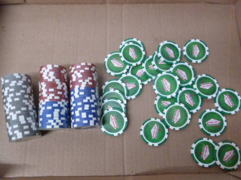 lot 153 image: Poker Chips