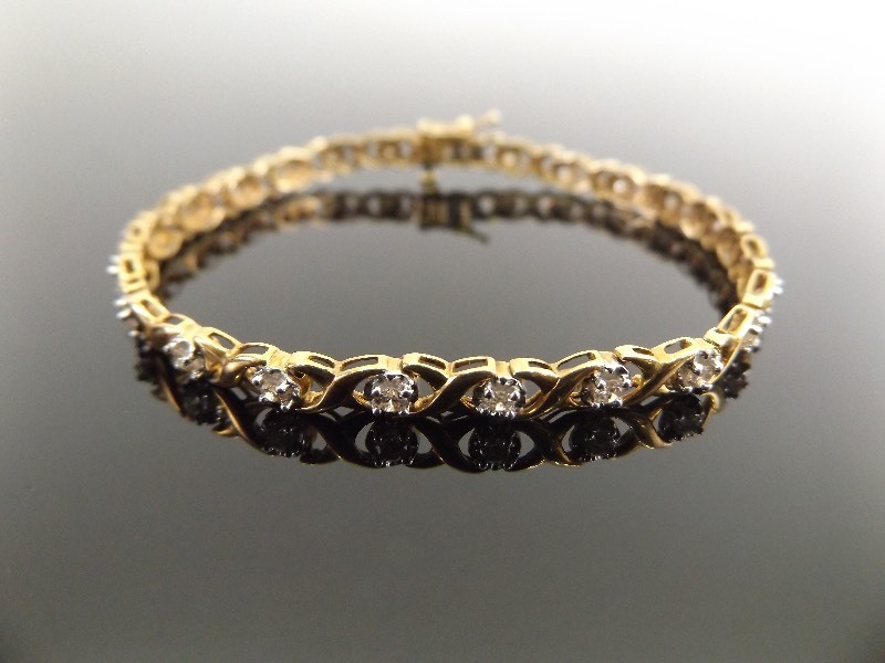 lot 2 image: 10K Yellow Gold 1ct Total Weight Diamond Tennis Bracelet