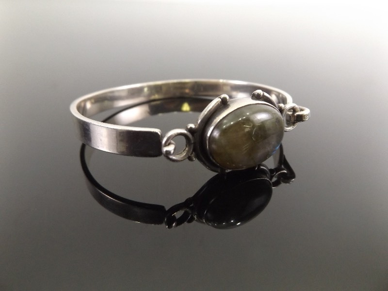 lot 5 image: .925 Sterling Silver Labradorite Cabochon Bangle Bracelet